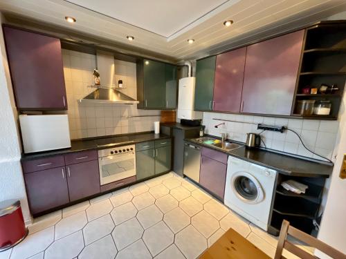 Purple Kitchen - Apartment mit großer Wohnküche