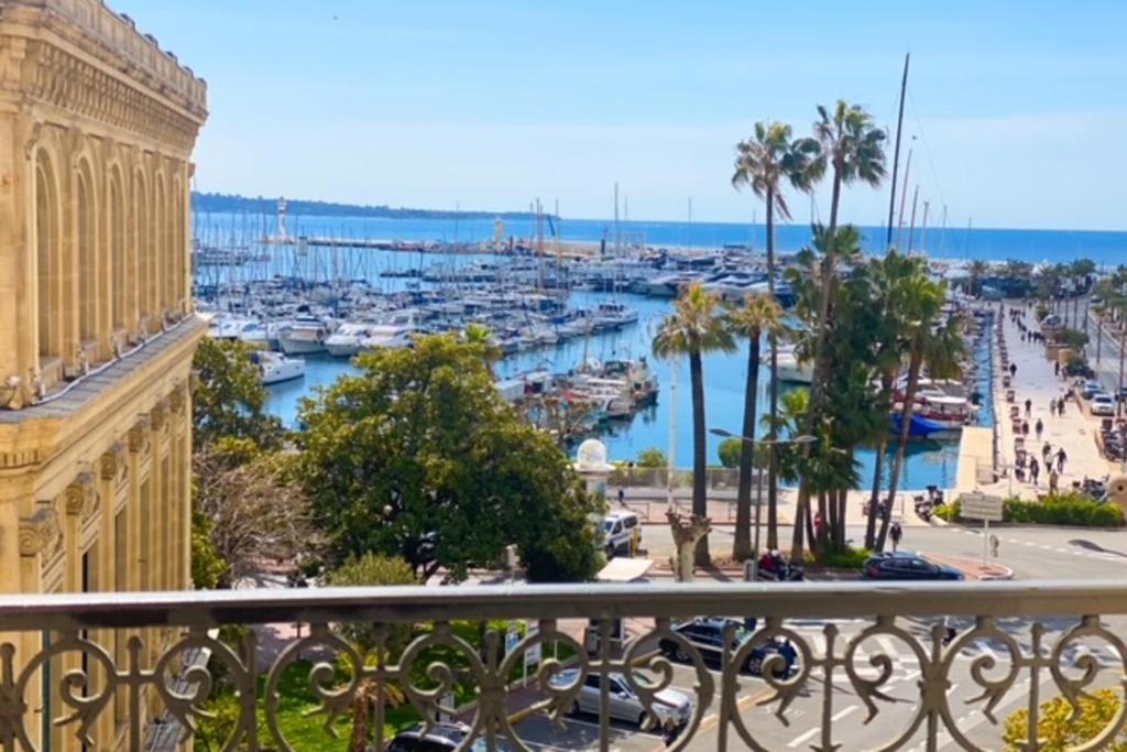 Appartement Quai St Pierre 2 bedrooms apt with sea view 75 Rue Meynadier 06400 Cannes