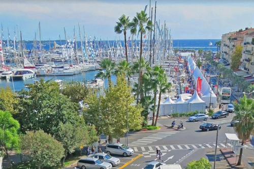 Quai St Pierre 2 bedrooms apt with sea view