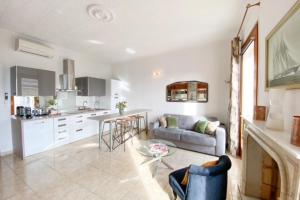 Quai St Pierre 2 bedrooms apt with sea view