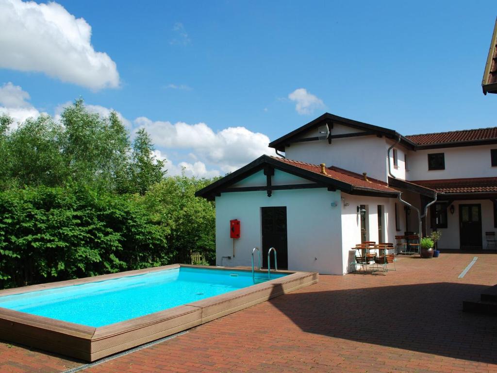 Quaint Apartment in Dargun Mecklenburg with Swimming Pool , 17159 Barlin