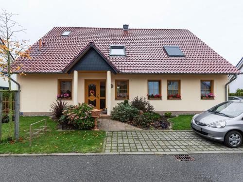 Quaint Apartment in Kuhlungsborn with Garden
