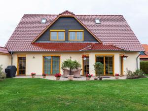 Quaint Apartment in Kuhlungsborn with Garden