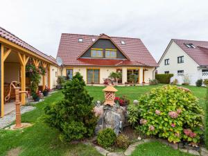 Quaint Apartment in Kuhlungsborn with Garden