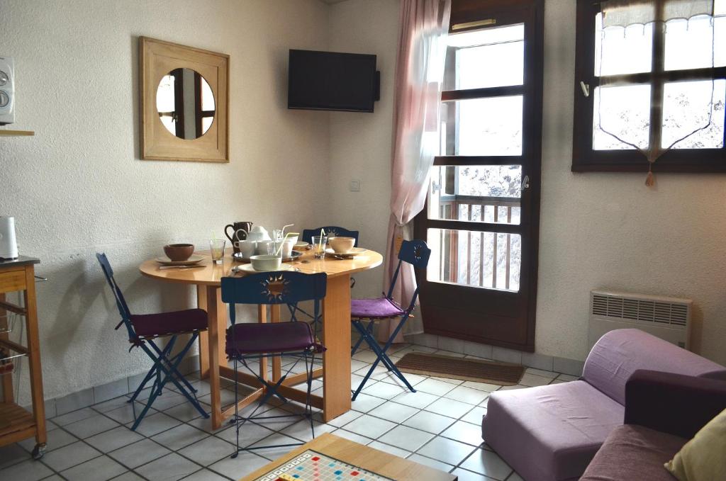 Quaint Apartment in Port en Bessin Huppain with Balcony 14520 Port-en-Bessin-Huppain