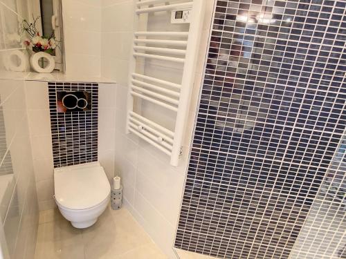 Quality 2 bedroom Pasteur, 5 mins from Croisettte 352