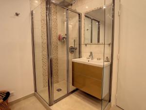Quality 2 bedroom Pasteur, 5 mins from Croisettte 352