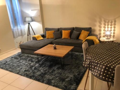 Quartier historique Plein coeur d Ajaccio proche de toutes commodités plage à 150m Grand F2 4 couchages 56 M2