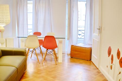 Quatre Chaises