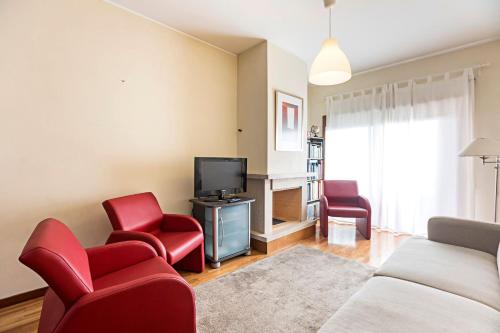 Quiet 2BR Flat w/ Balcony by LovelyStay