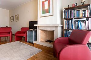 Quiet 2BR Flat w/ Balcony by LovelyStay