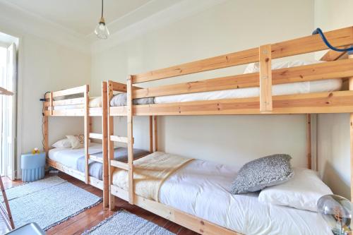 Quiet and Central 2BR APT, By TimeCooler