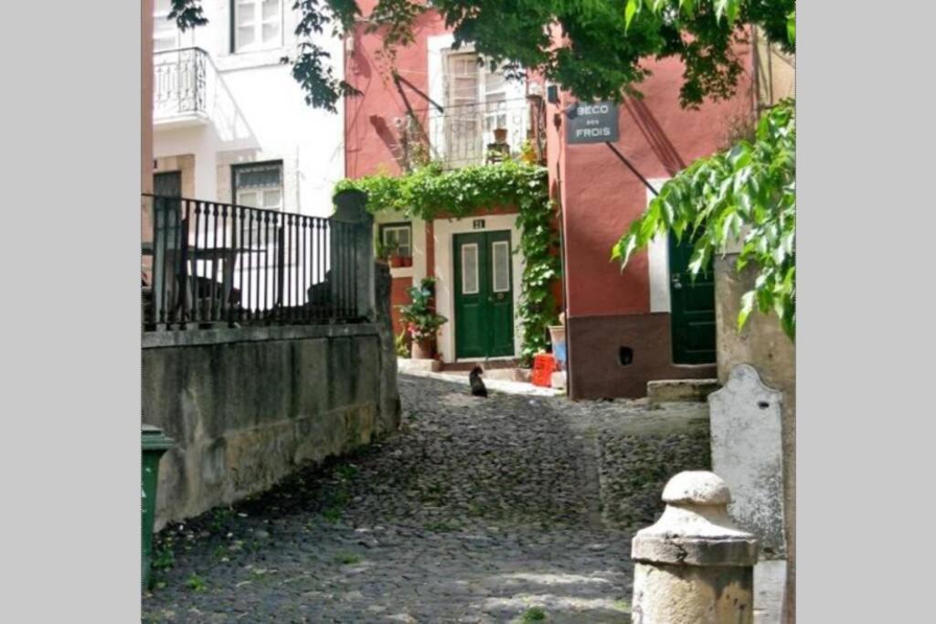 Quiet and Cosy Alfama Apt 15 Beco dos Fróis, 1100-466 Lisbonne