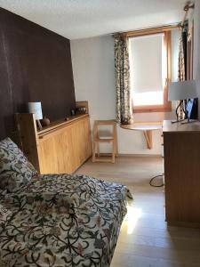 Quiet apartment with balcony near the slopes