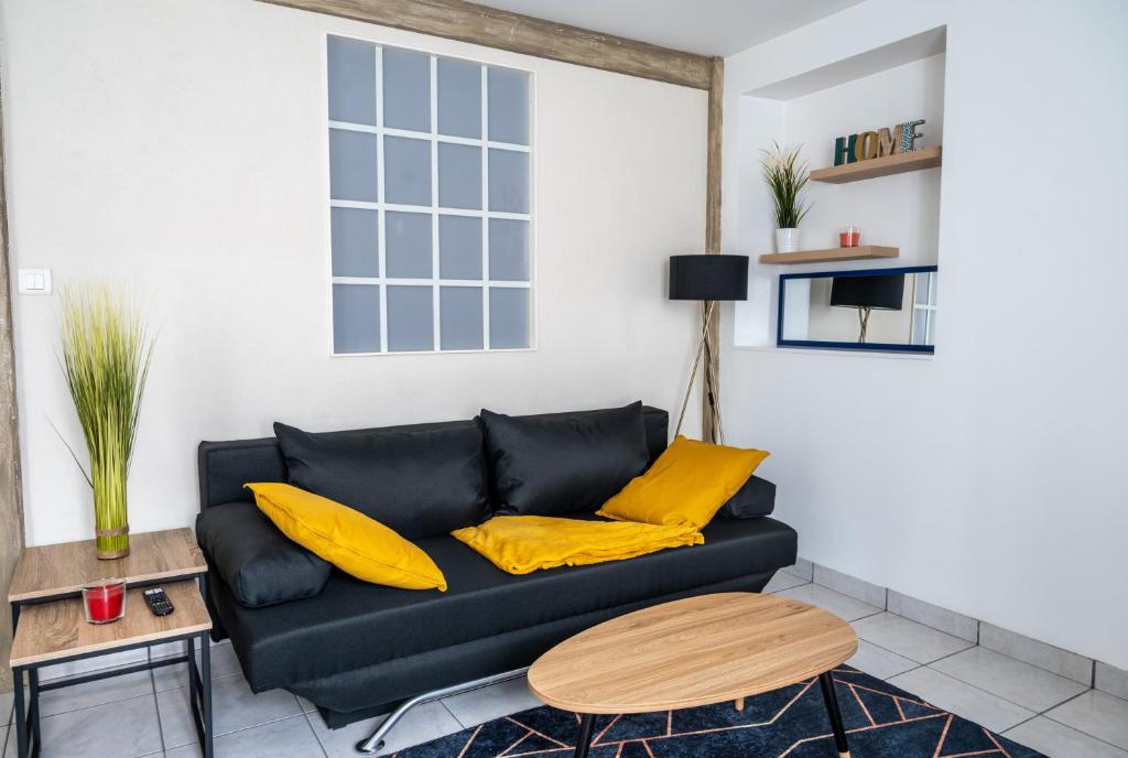 Quiet Courtyard Apartment (KB6)