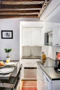 Quiet, Cozy, Design Apartment in Paris