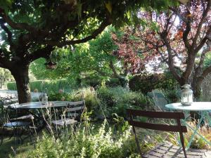 Quiet flat in Bonnieux countryside