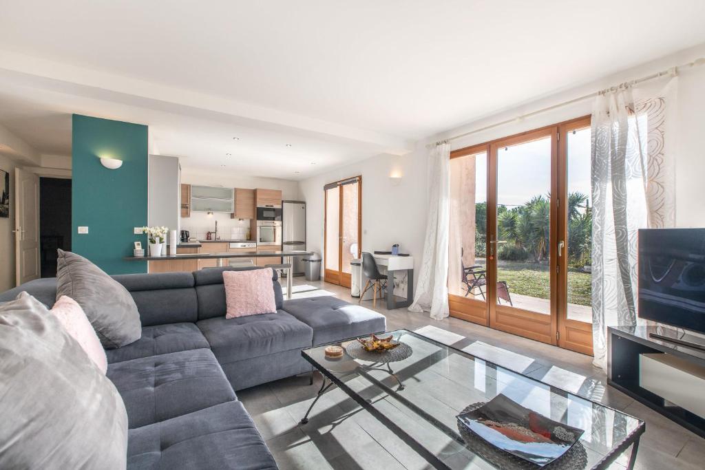 Quiet large 3-bedroom apartment with terrace, garden & incredible Mountain view Chemin du Vallon d'Aussel 433, 06370 Mouans-Sartoux