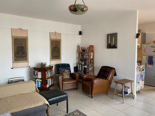 Quiet & luminous 2-bed apartment, Superb Terrace! and close to town