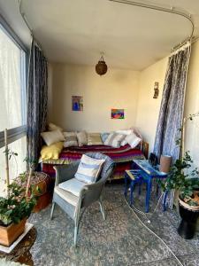Quiet & luminous 2-bed apartment, Superb Terrace! and close to town