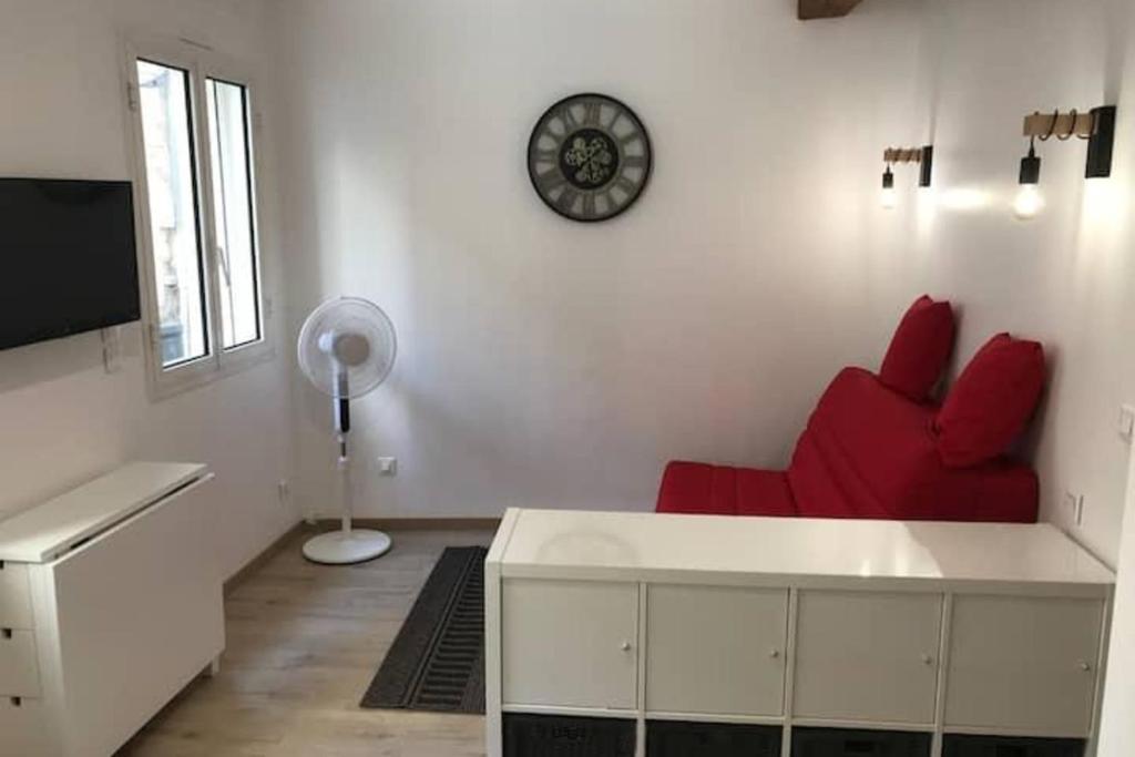 Appartement Quiet Studio For 2 Near Palais Des Papes 1 Rue du Vieux Sextier 84000 Avignon