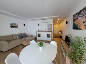 Quinta do Paraiso Flat with 3 Pools