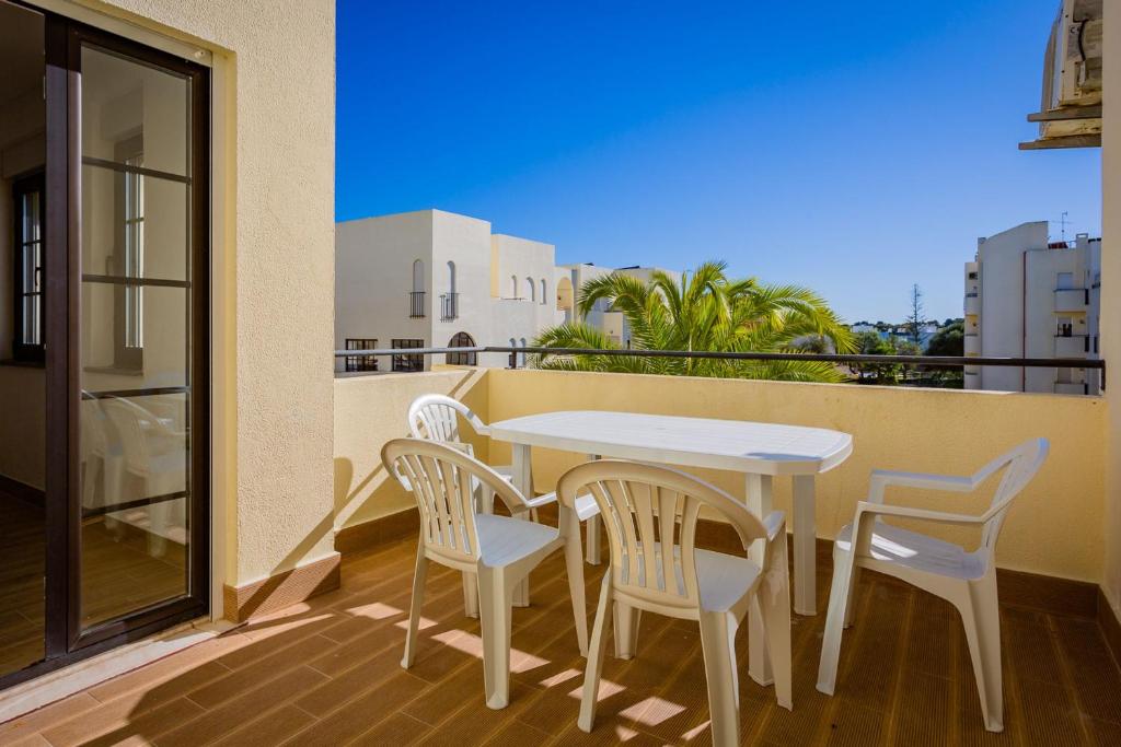 Appartement Quinta dos Arcos 2BR w/ AC & Pool by LovelyStay Quinta dos Arcos Lote 2 2ºD 8500-001 Alvor