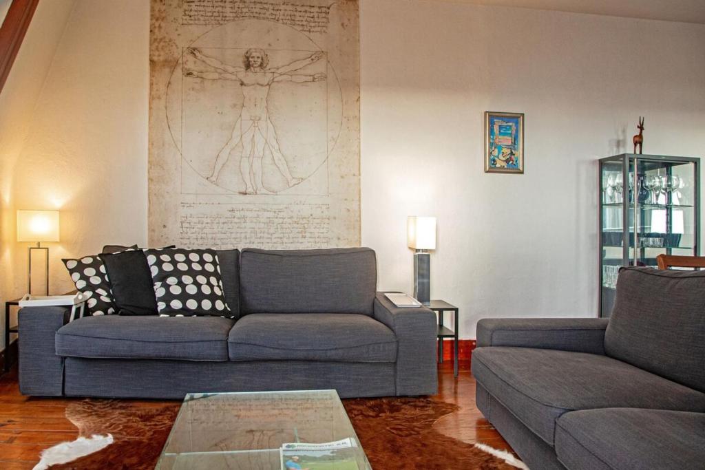 Quirky 3bedroom top floor duplex in BicaSão Paulo , 1200-006 Lisbonne