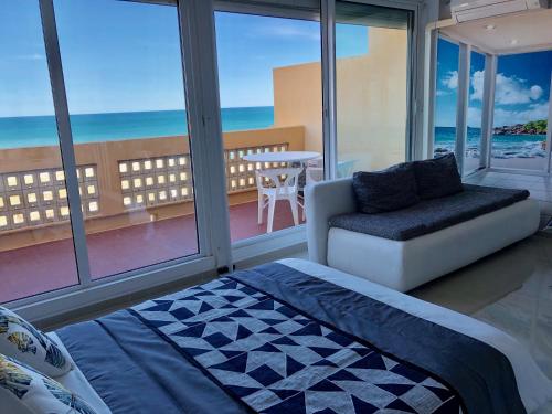 RAVISSANT APPARTEMENT PISCINE VUE MER 240° WIFI PARKING GRATUIT