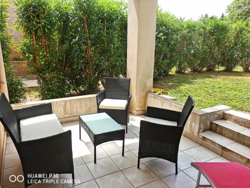 Appartement ravissant studio rdc suites de robinson 201 778 Avenue de la Mer 06210 Mandelieu-la-Napoule Provence-Alpes-Côte d\'Azur