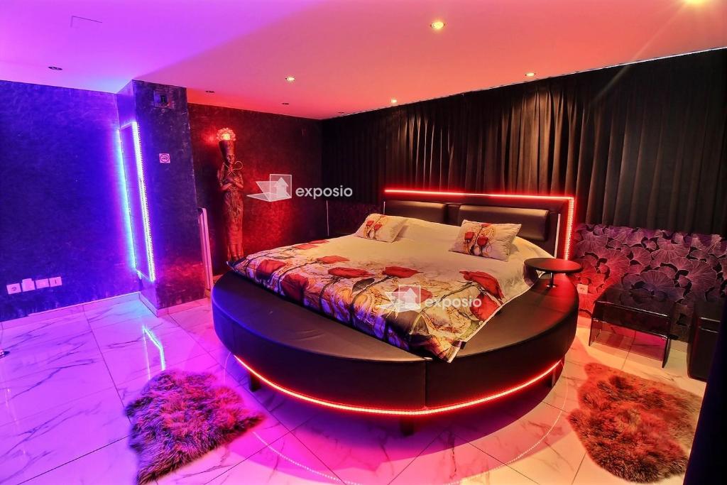 Ravissante love-room avec jacuzzi 4 Rue Sidi Brahim, 38100 Grenoble