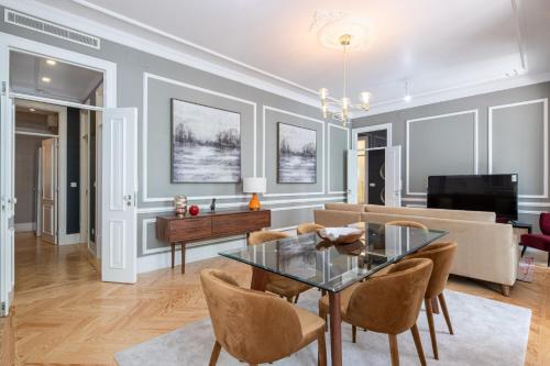 RC 161- Amazing City Center Apartment