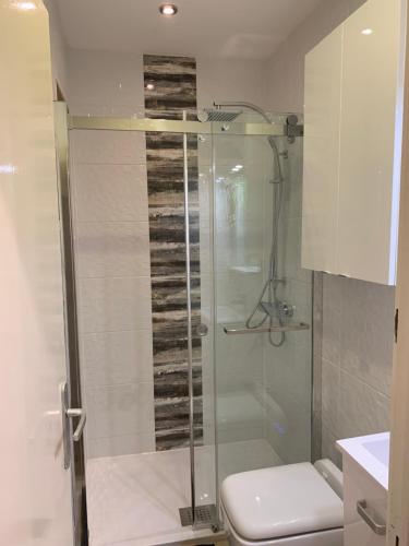 RDC 1 - Chambre meublée au cœur du centre ville de Montluçon - WIFI et NETFLIX
