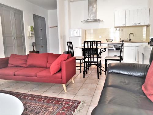 Reboul 3-T3-balcon-Garage privé optionnel-Centre historique & plages à 21km !