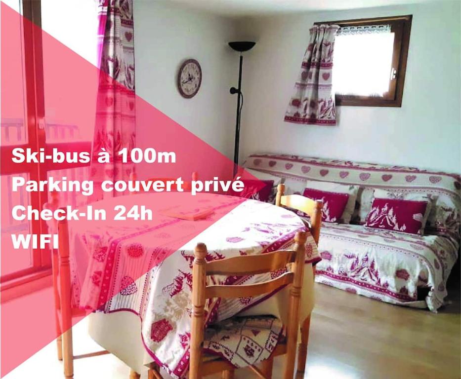 RED APPLE CARROZ Duplex de charme WIFI Parking Balcon TV Ski-Bus Bâtiment C2, app 12 181 Route du Bry, 74300 Les Carroz d\'Arâches