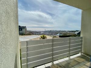 REF 003 STUDIO Vue sur port Résidence du Soleil