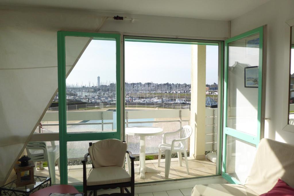 Appartement REF 104 Appartement 3 pièces avec vue sur le port du Crouesty  56640 Arzon