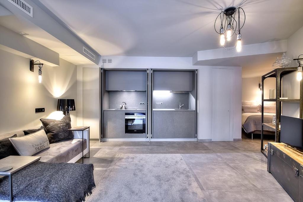 REF 1135 - Large studio on the Croisette 67 boulevard Croisette, 06400 Cannes