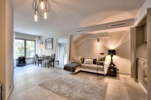 REF 1135 - Large studio on the Croisette
