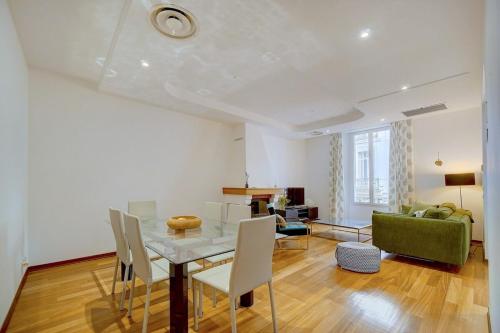 REF 1320 - Beautiful apartment located in Rue dAntibes