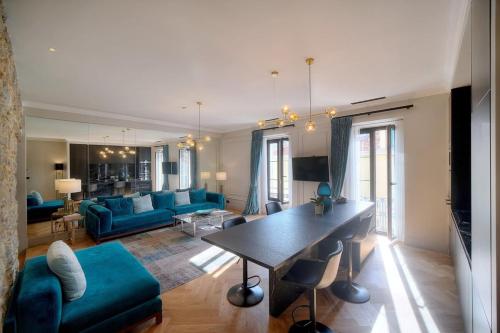REF 1393 - Appartment completely renovated south facing - Center of Cannes