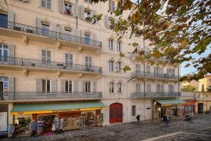 REF 1393 - Appartment completely renovated south facing - Center of Cannes