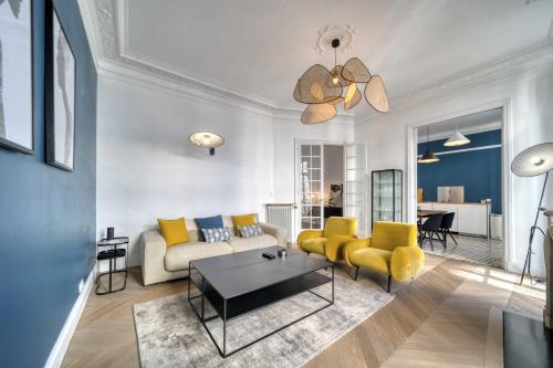REF 1412 - Charming two bedroom apartment in Rue d'Antibes