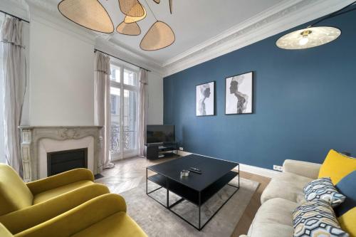 REF 1412 - Charming two bedroom apartment in Rue d'Antibes