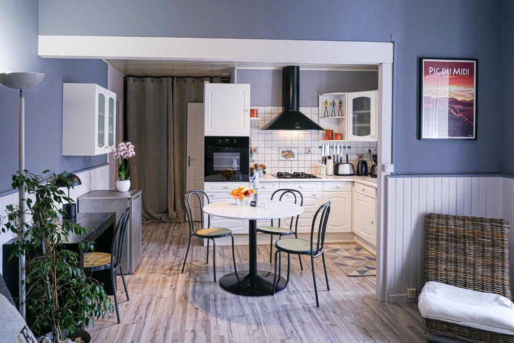 REF 1422 - 3 bedrooms apartment just next to the Palais with large terrace