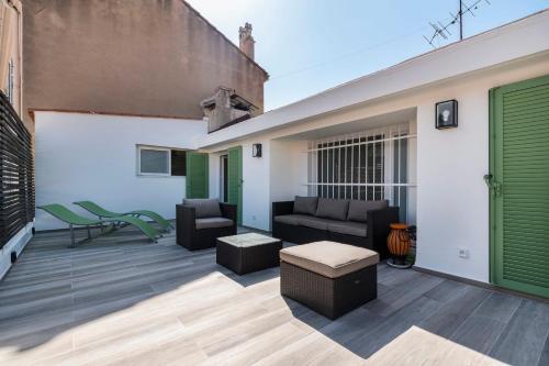 REF 1422 - 3 bedrooms apartment just next to the Palais with large terrace