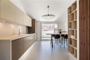 REF 1422 - 3 bedrooms apartment just next to the Palais with large terrace