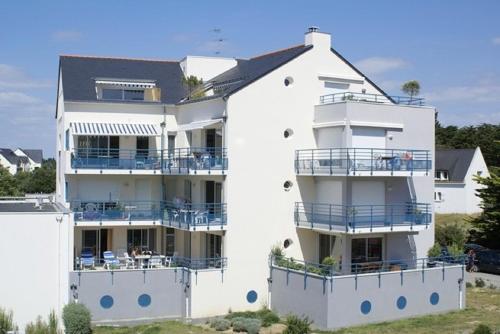 REF 146 Appartement 2 pièces avec une petite vue sur le port et la mer