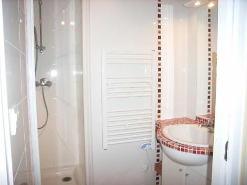 REF 146 Appartement 2 pièces avec une petite vue sur le port et la mer