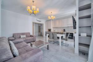 REF 1477 - Newly renovated flat centre of Cannes